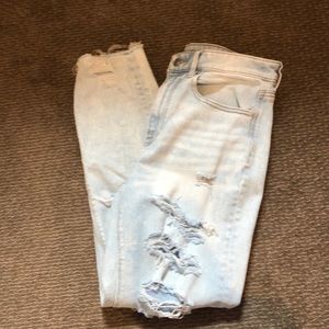 Worn maybe twice, too big for me. Size 8 American Eagle mom jean